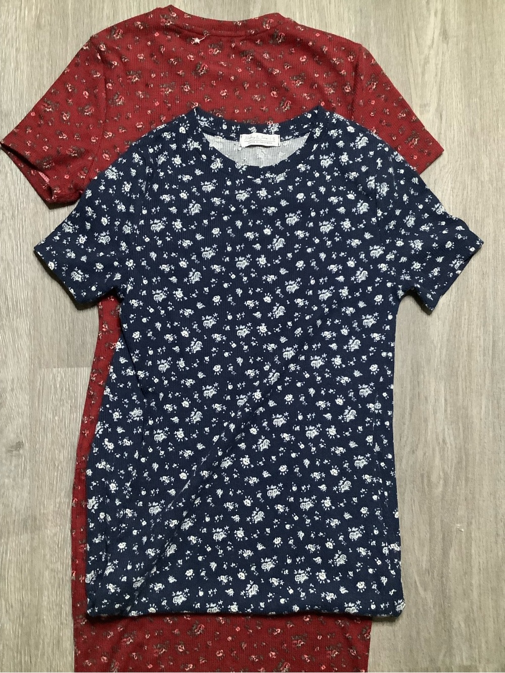 Short Sleeve Floral Crewneck MidDress- Navy and Burgundy